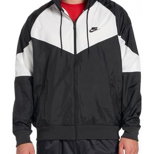 Nike hooded windbreaker men’s M